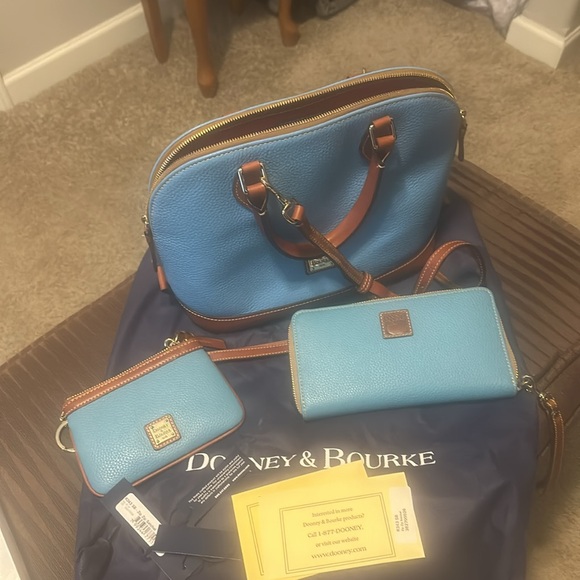 Dooney & Bourke - Picture 14 of 14